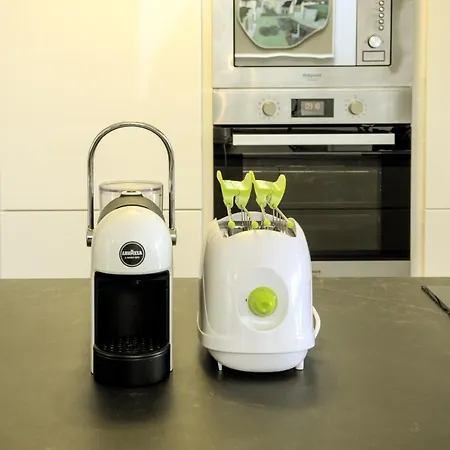 Panoramica Con Piscina E Giardino Per 6 A *