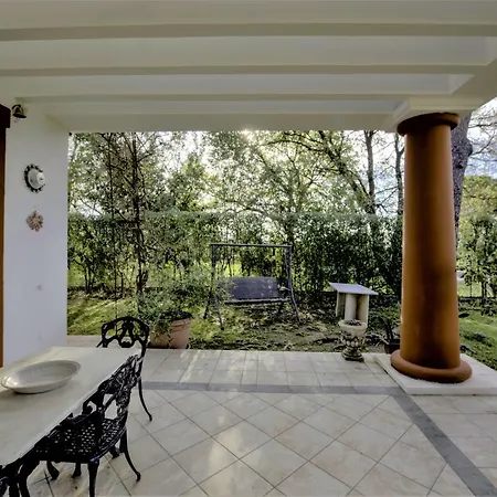 Panoramica Con Piscina E Giardino Per 6 A 别墅 *