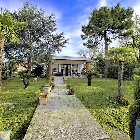 Panoramica Con Piscina E Giardino Per 6 A 别墅