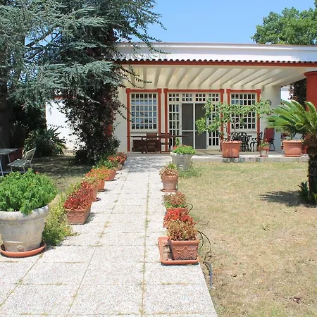 Panoramica Con Piscina E Giardino Per 6 A *